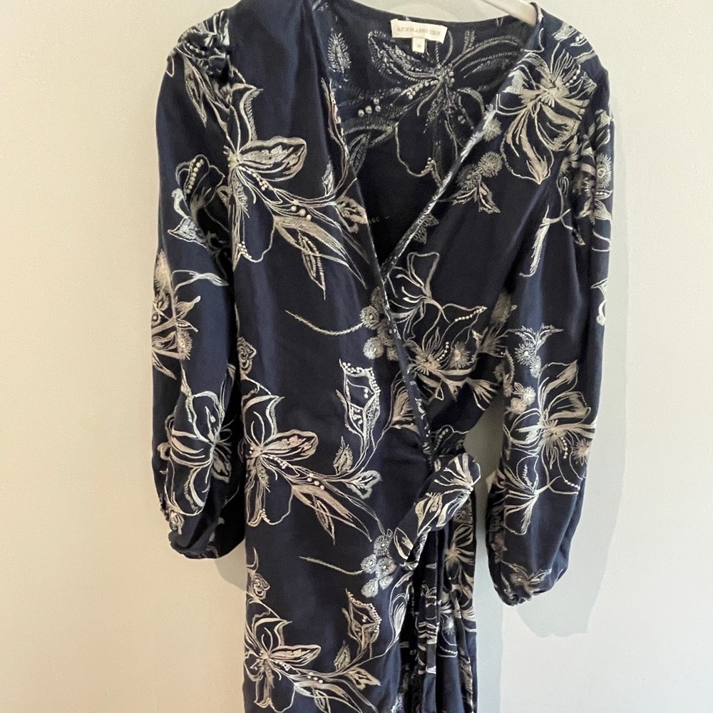 ANN MASHBURN Navy and White Embroidered Long Sleeve Wrap Dress size M